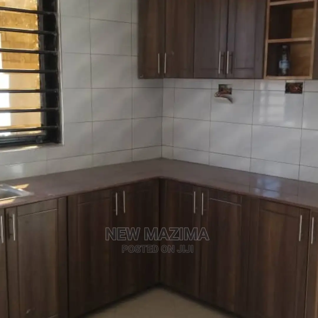 4bdrm House in Seguku Ntebe Rd, Division B for Sale