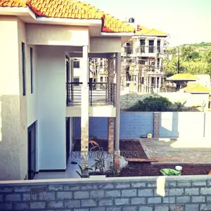 4bdrm House in Seguku Ntebe Rd, Division B for Sale