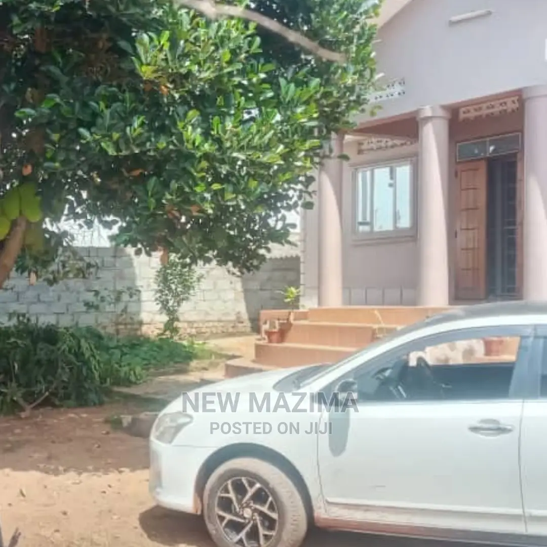 7bdrm Mansion in Muyenga Heights, Division B for Sale