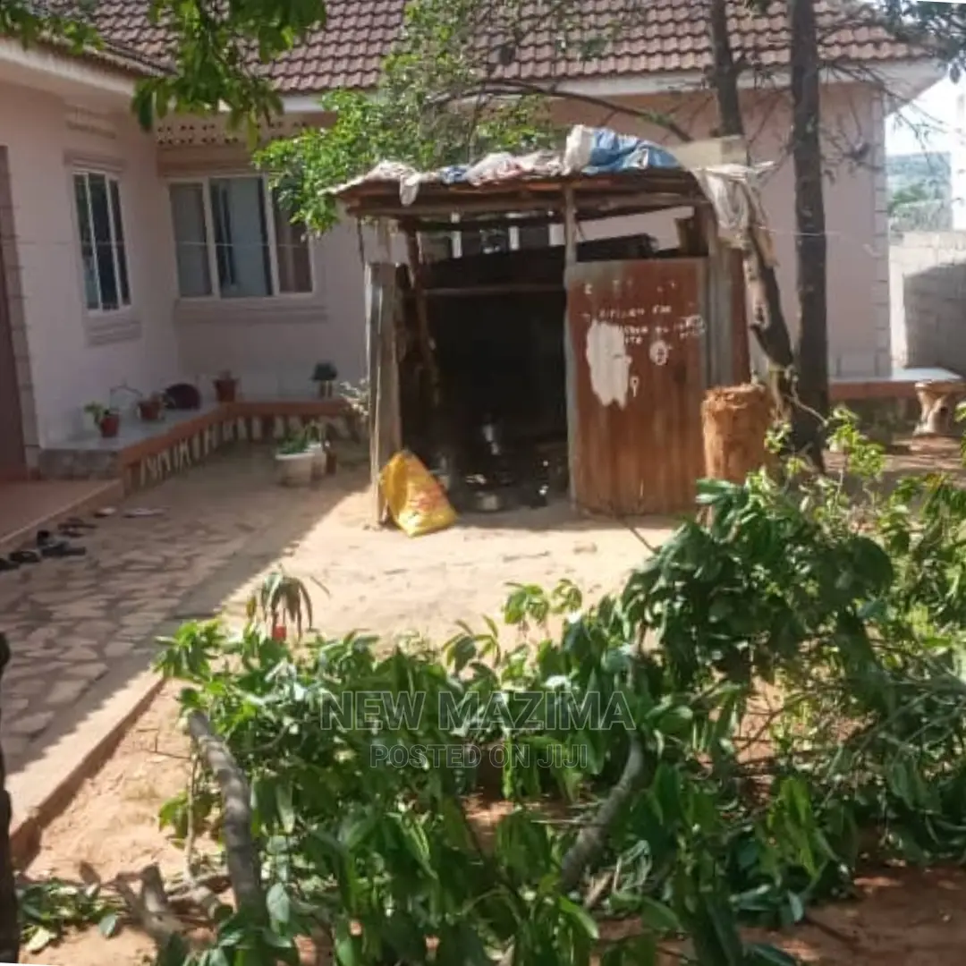 7bdrm Mansion in Muyenga Heights, Division B for Sale