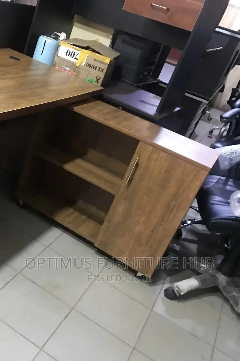 Executive Office Desk With Side Return