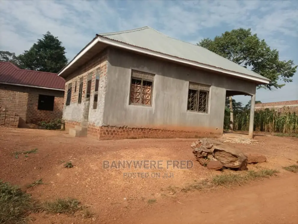 50/100 Plot With Ahouse for Sale in Kyetume