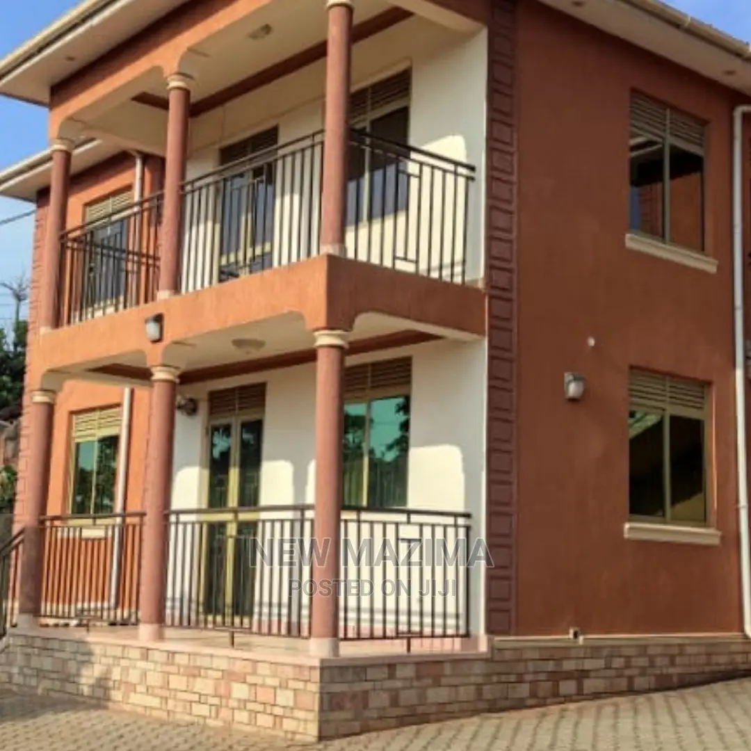 4bdrm House in Kitende Ntebe Rd, Division a for Sale