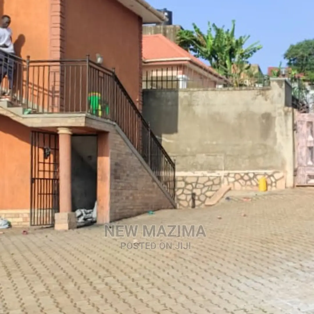 4bdrm House in Kitende Ntebe Rd, Division a for Sale