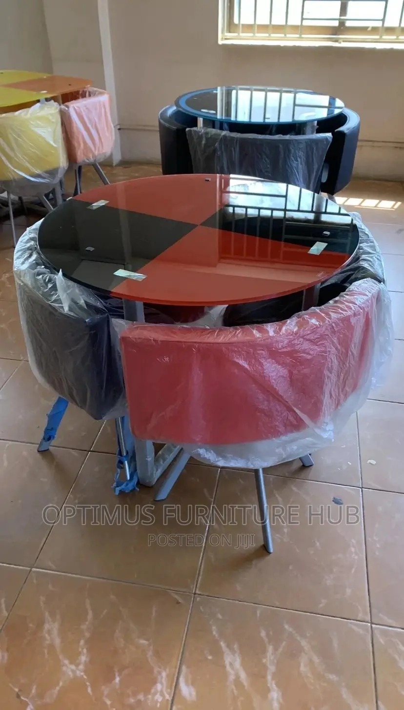 Round Dinning Set (Four Seater)