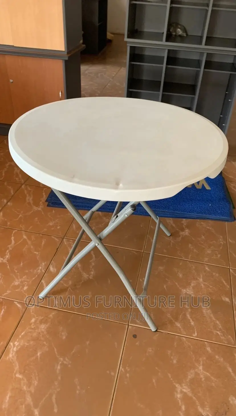 Round Plastic Table (70cm Diameter)