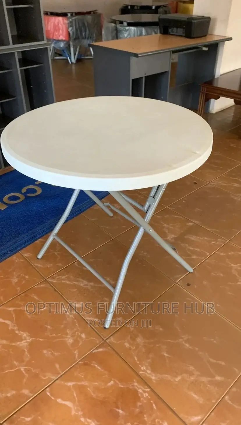 Round Plastic Table (70cm Diameter)