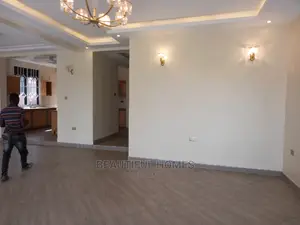 Furnished 5bdrm House in Kira Tarmacked, Central Division for Sale