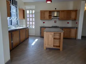 Furnished 5bdrm House in Kira Tarmacked, Central Division for Sale