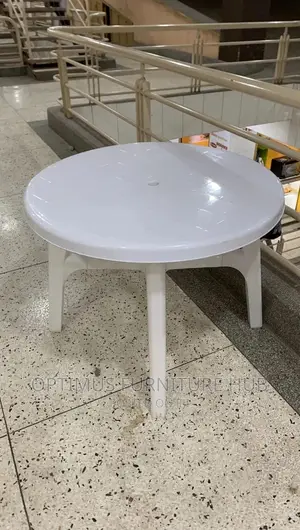 Round Plastic Table (Umbrella Whole)