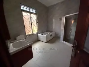 Furnished 6bdrm Mansion in Kira Tarmacked for Sale