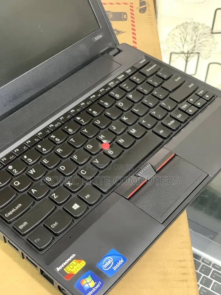 Laptop Lenovo ThinkPad X131e 4GB Intel Celeron HDD 320GB
