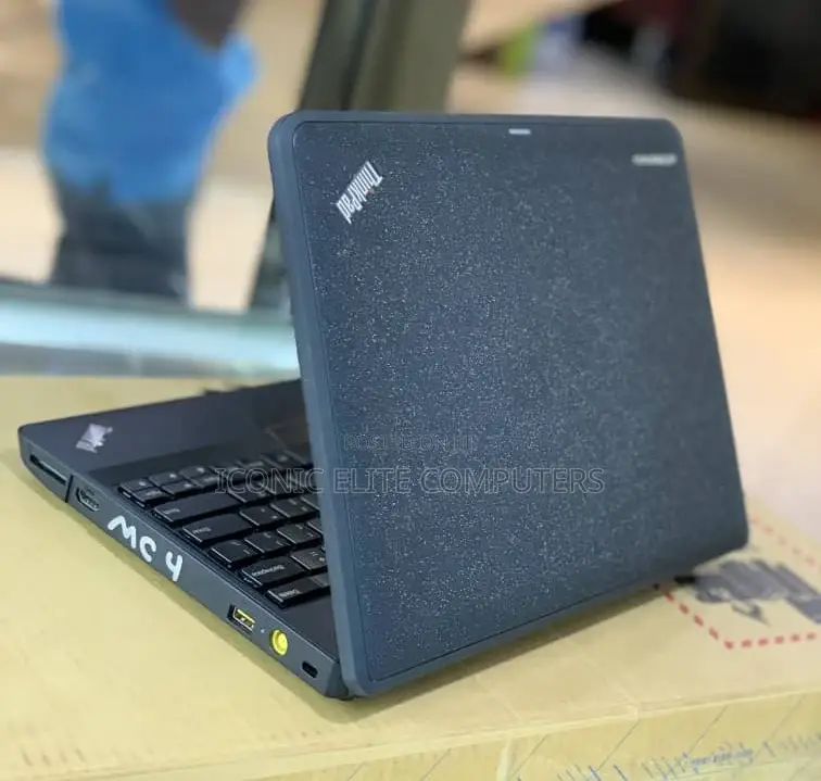 Laptop Lenovo ThinkPad X131e 4GB Intel Celeron HDD 320GB