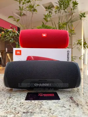 Photo - JBL Charge 4 Portable Bluetooth Speaker (Black)