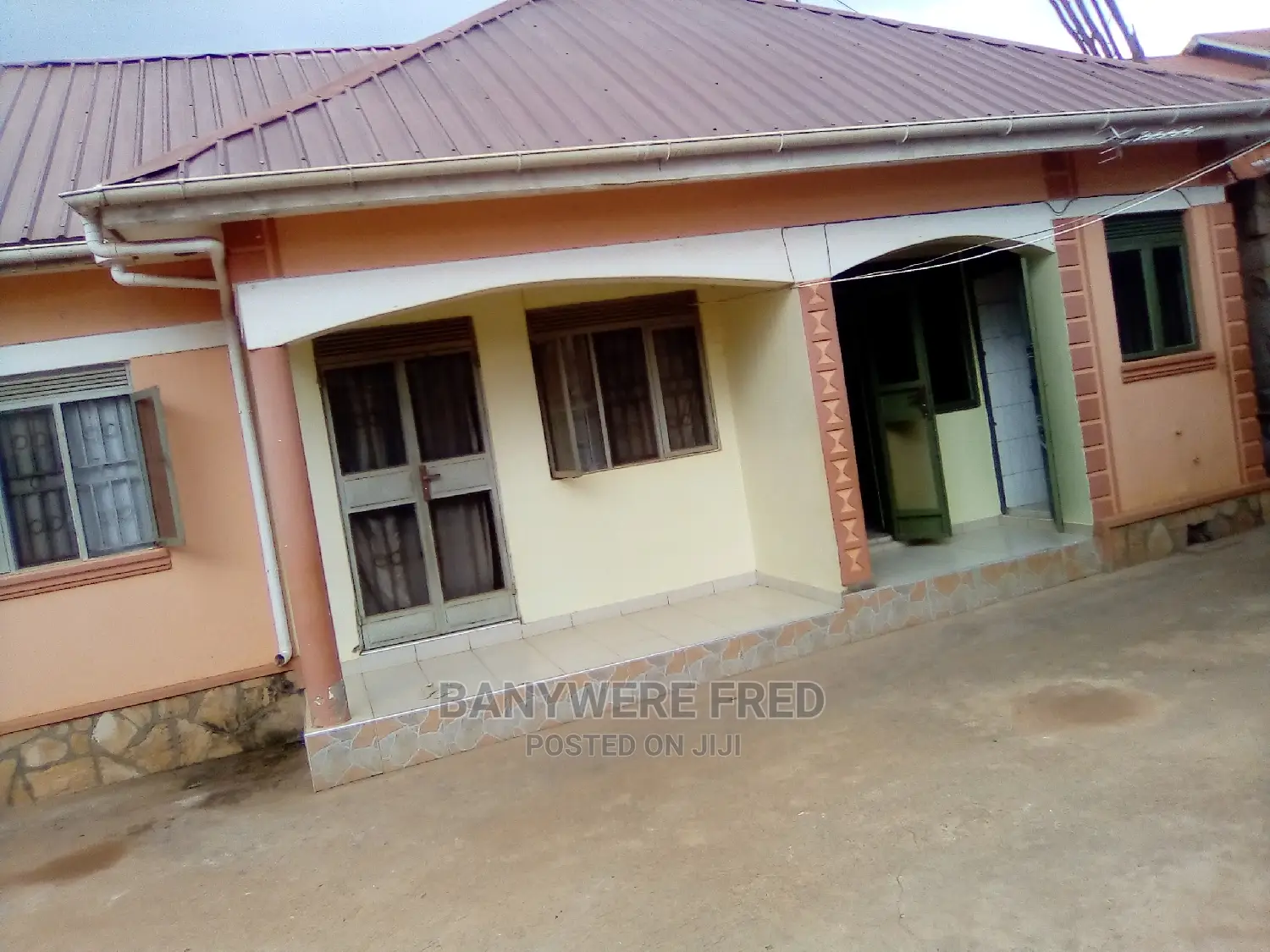 Furnished 2bdrm Bungalow in Kira for Rent