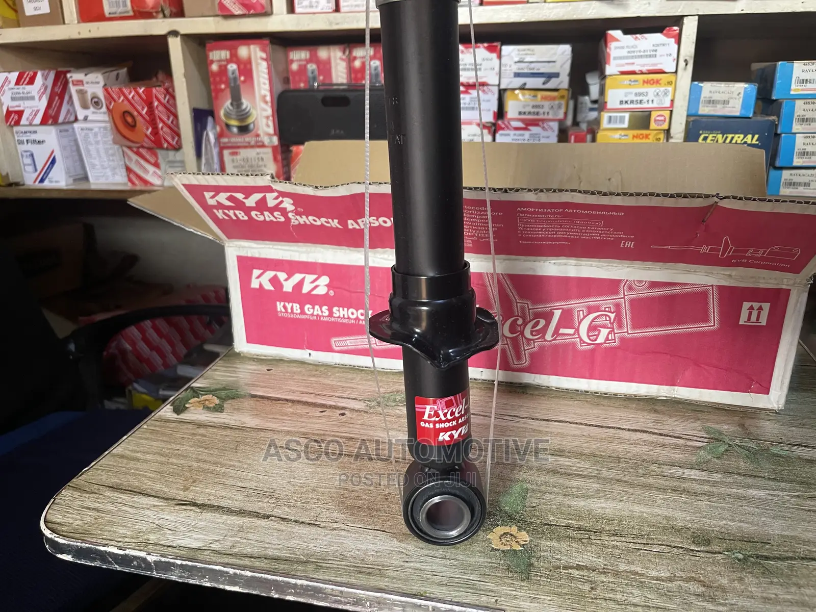 Genuine Rear KYB Shock Absorbers Premio Fielder IST