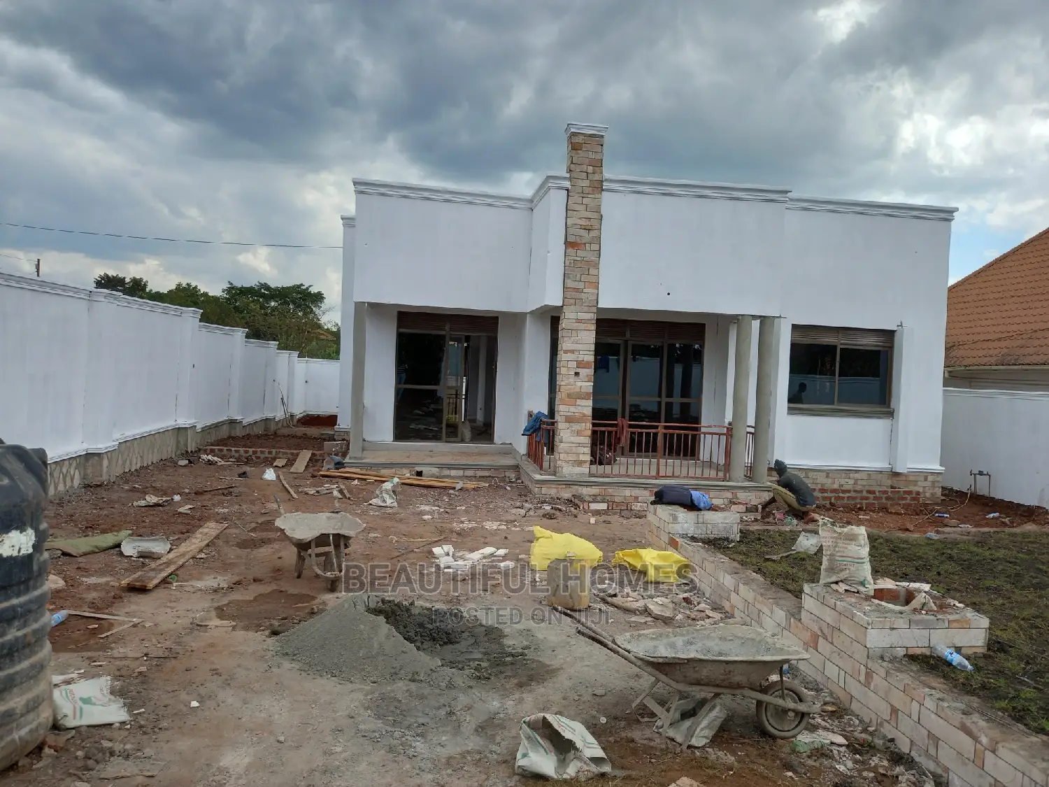 Furnished 4bdrm House in Kira for Sale