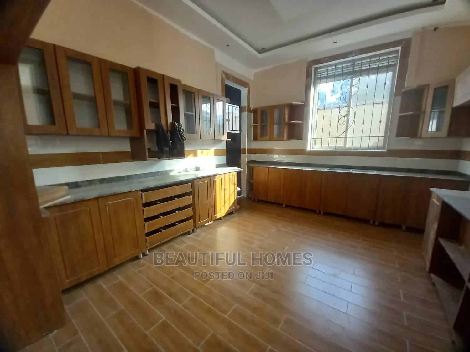 Furnished 6bdrm House in Kisaasi Corporate, Central Division for Sale