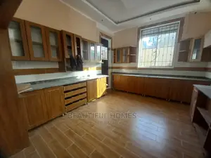 Furnished 6bdrm House in Kisaasi Corporate, Central Division for Sale