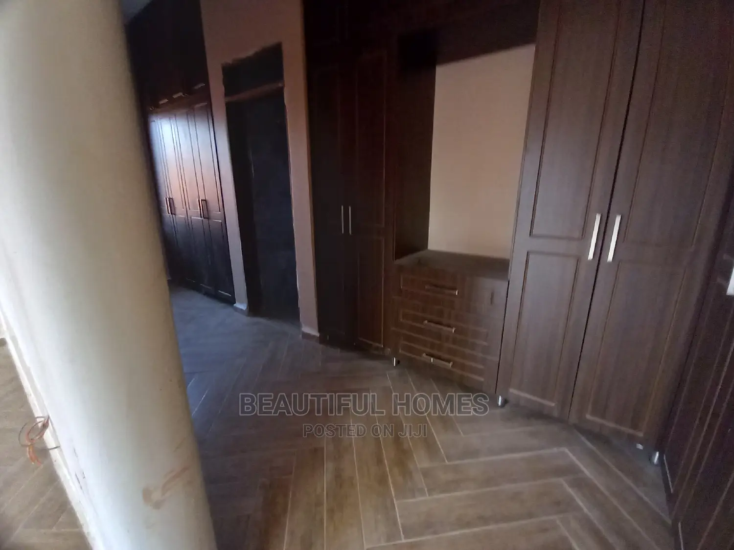 Furnished 6bdrm Mansion in Kisaasi, Central Division for Sale