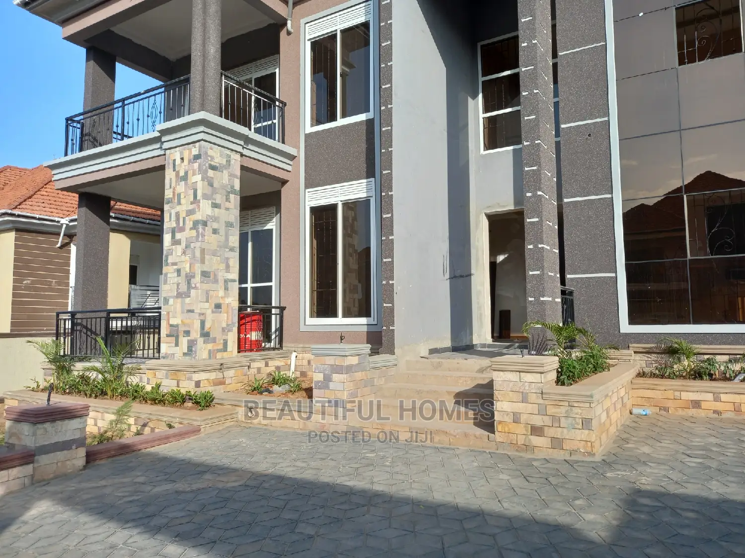 Furnished 6bdrm Mansion in Kisaasi Tarmack, Central Division for Sale