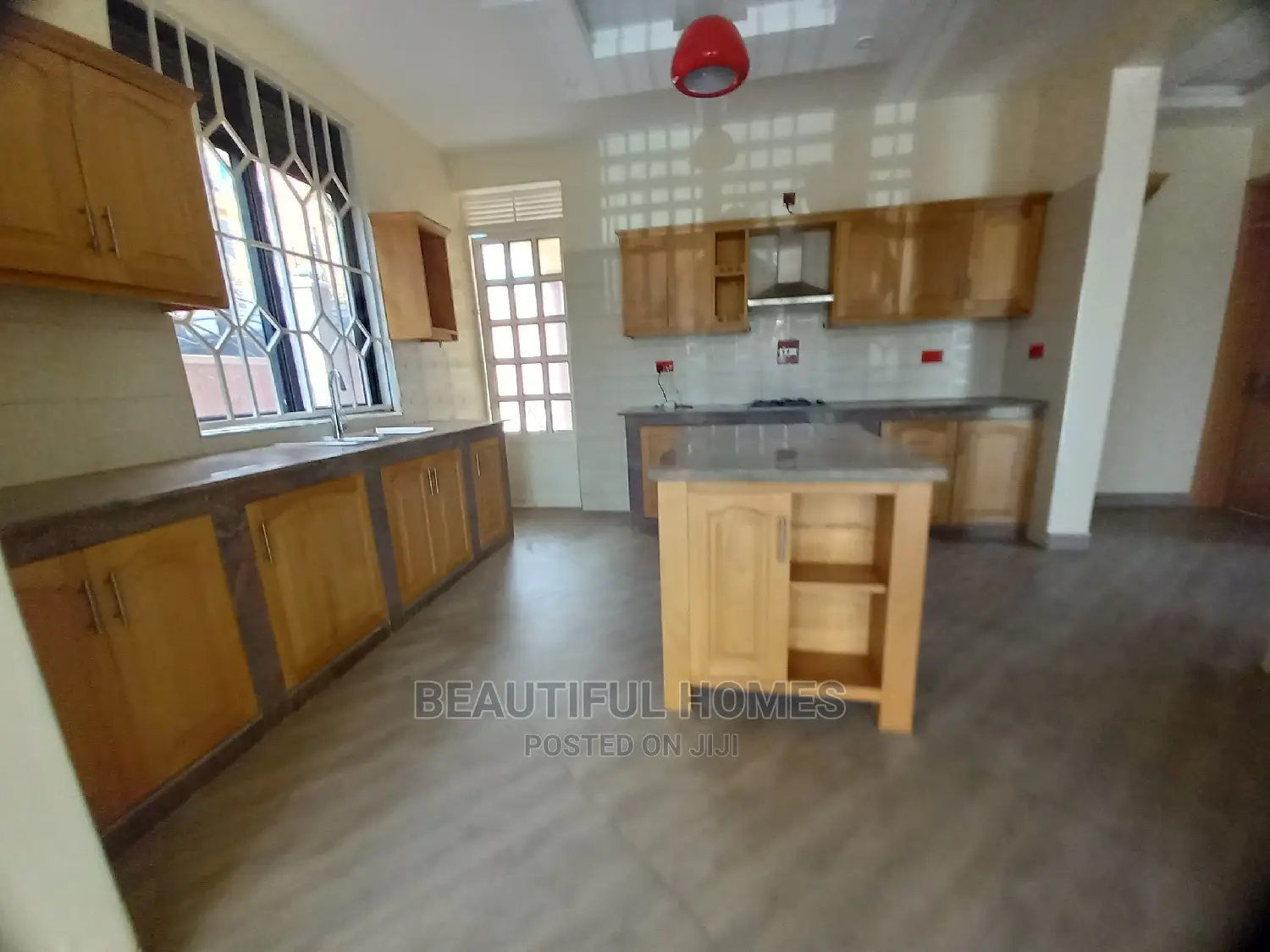 Furnished 5bdrm Mansion in Kira for Sale