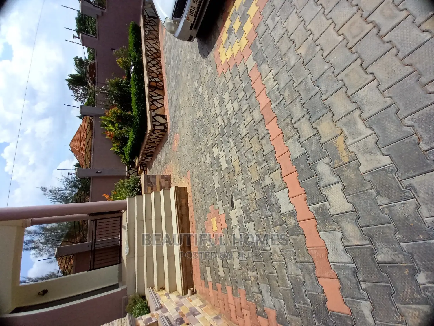 Furnished 5bdrm Mansion in Kira for Sale