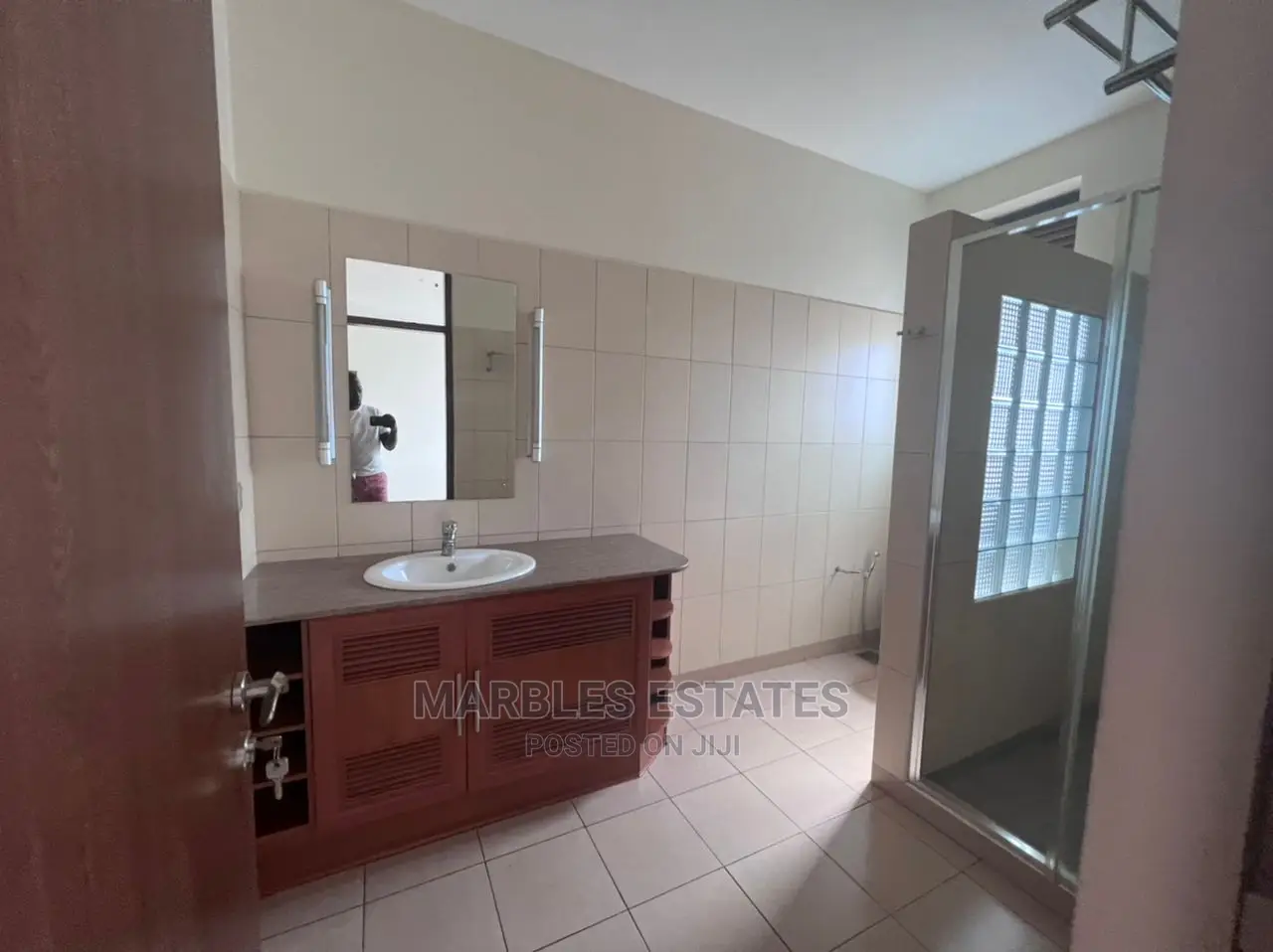 5bdrm Townhouse/Terrace in Kololo, Central Division for Rent