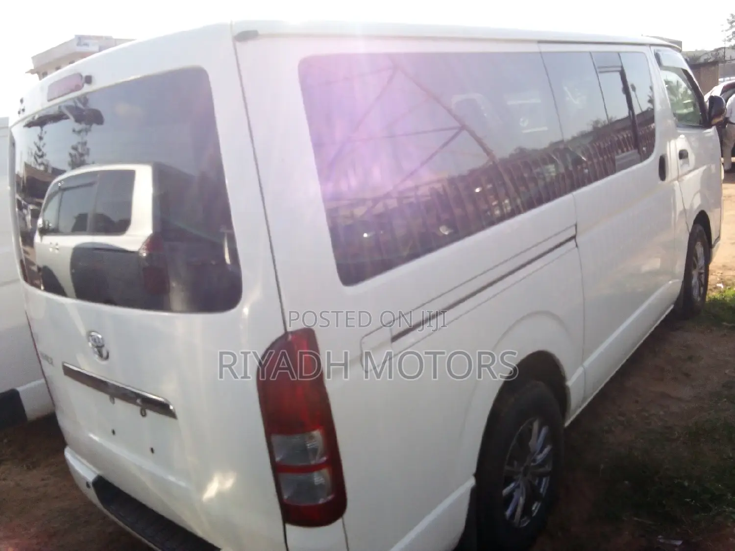 Toyota HiAce 2011 White