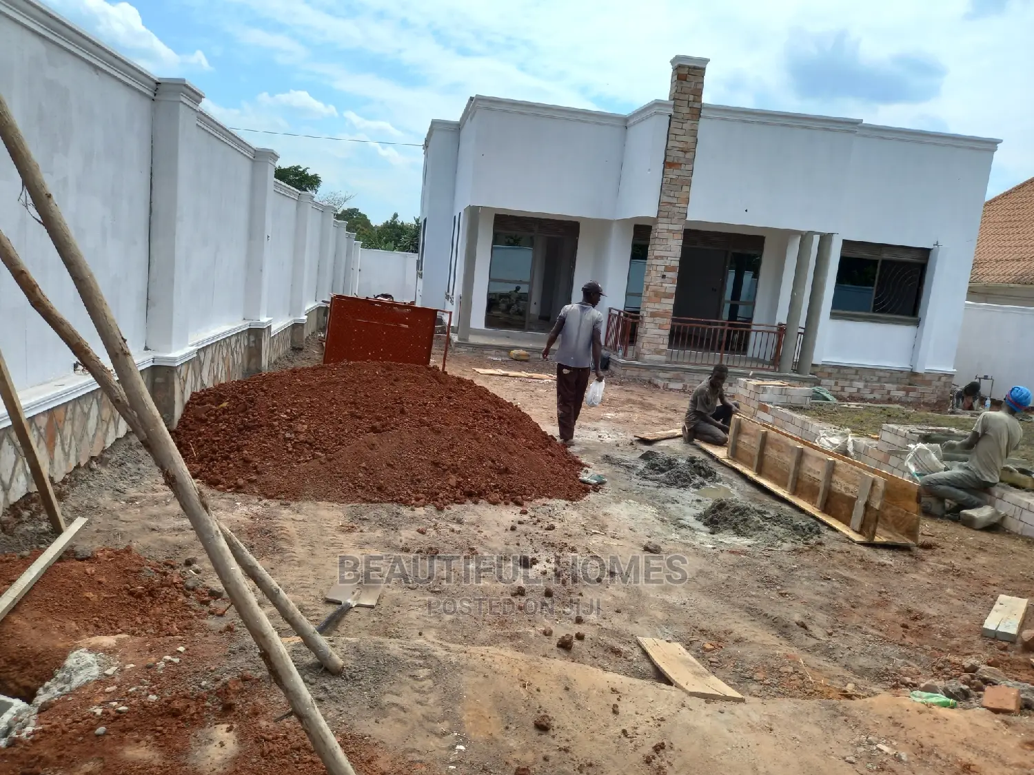 Furnished 4bdrm Bungalow in Kira for Sale