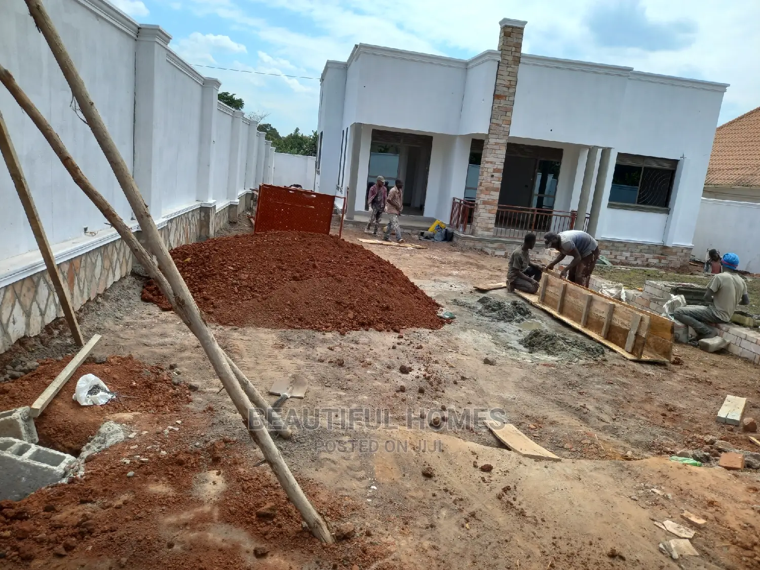 Furnished 4bdrm House in Kira for Sale
