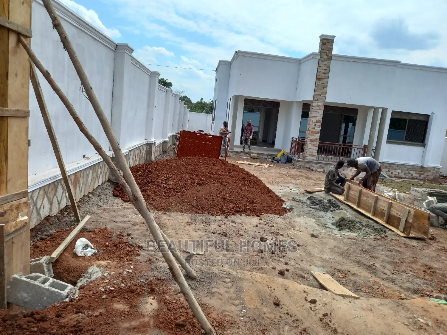 Furnished 4bdrm House in Kira for Sale