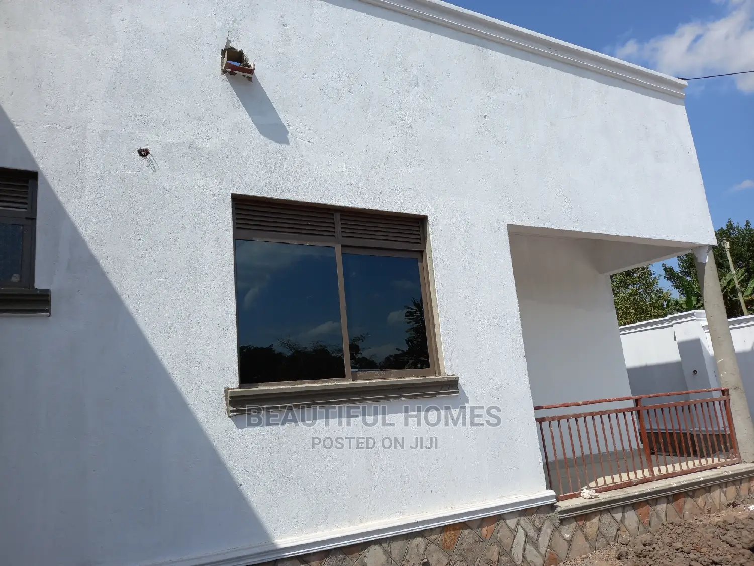 Furnished 4bdrm House in Kira for Sale
