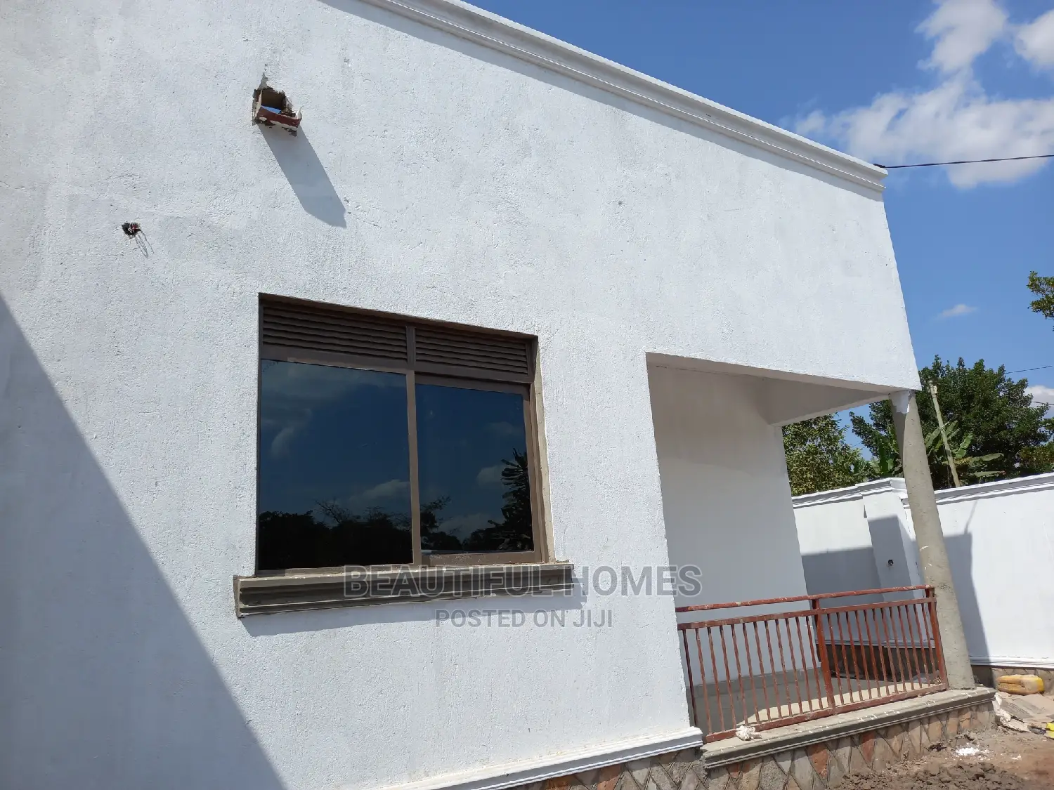 Furnished 4bdrm House in Kira for Sale