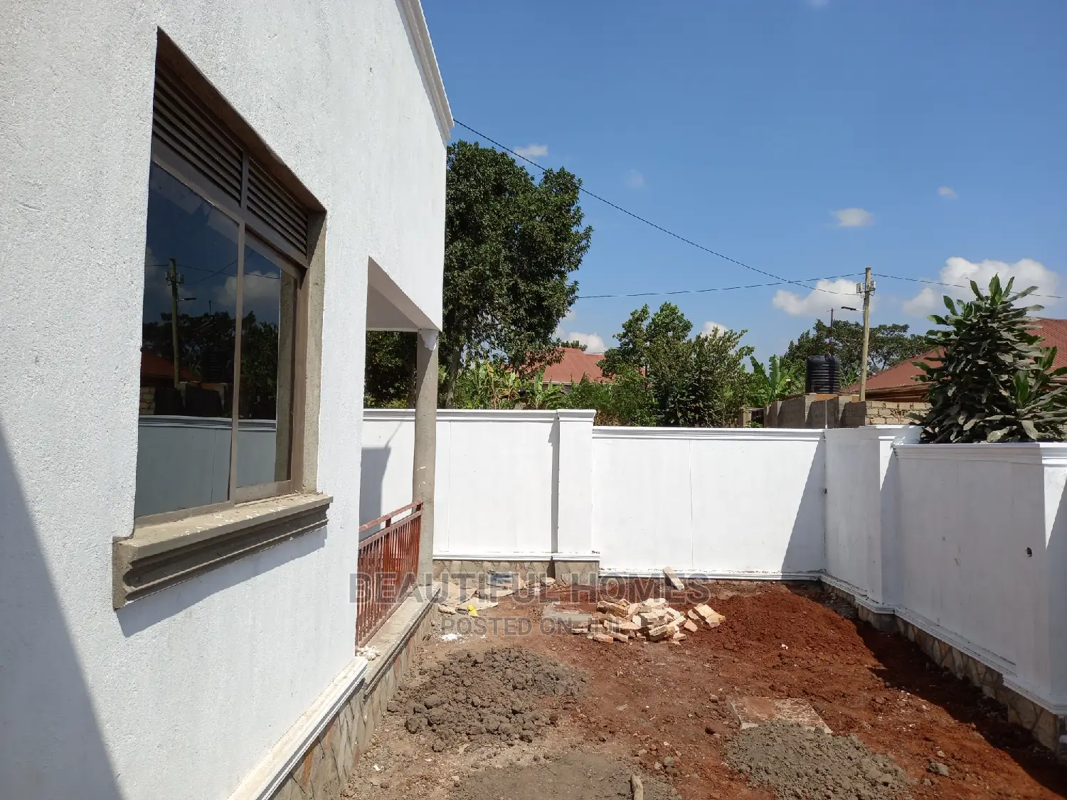 Furnished 4bdrm Bungalow in Kira for Sale