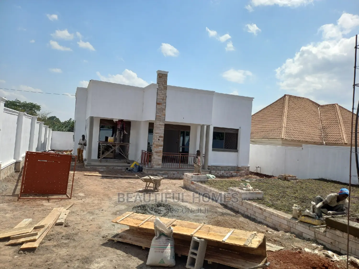 Furnished 4bdrm Bungalow in Kira for Sale