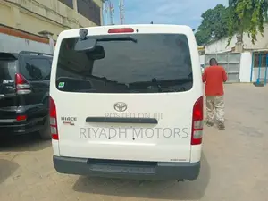 Toyota HiAce 2010 White