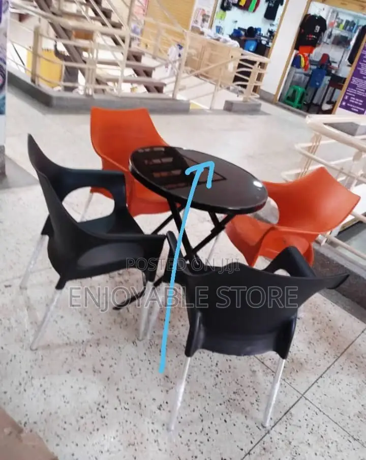 Plastic Set of Plastic Chairs and Glass Table