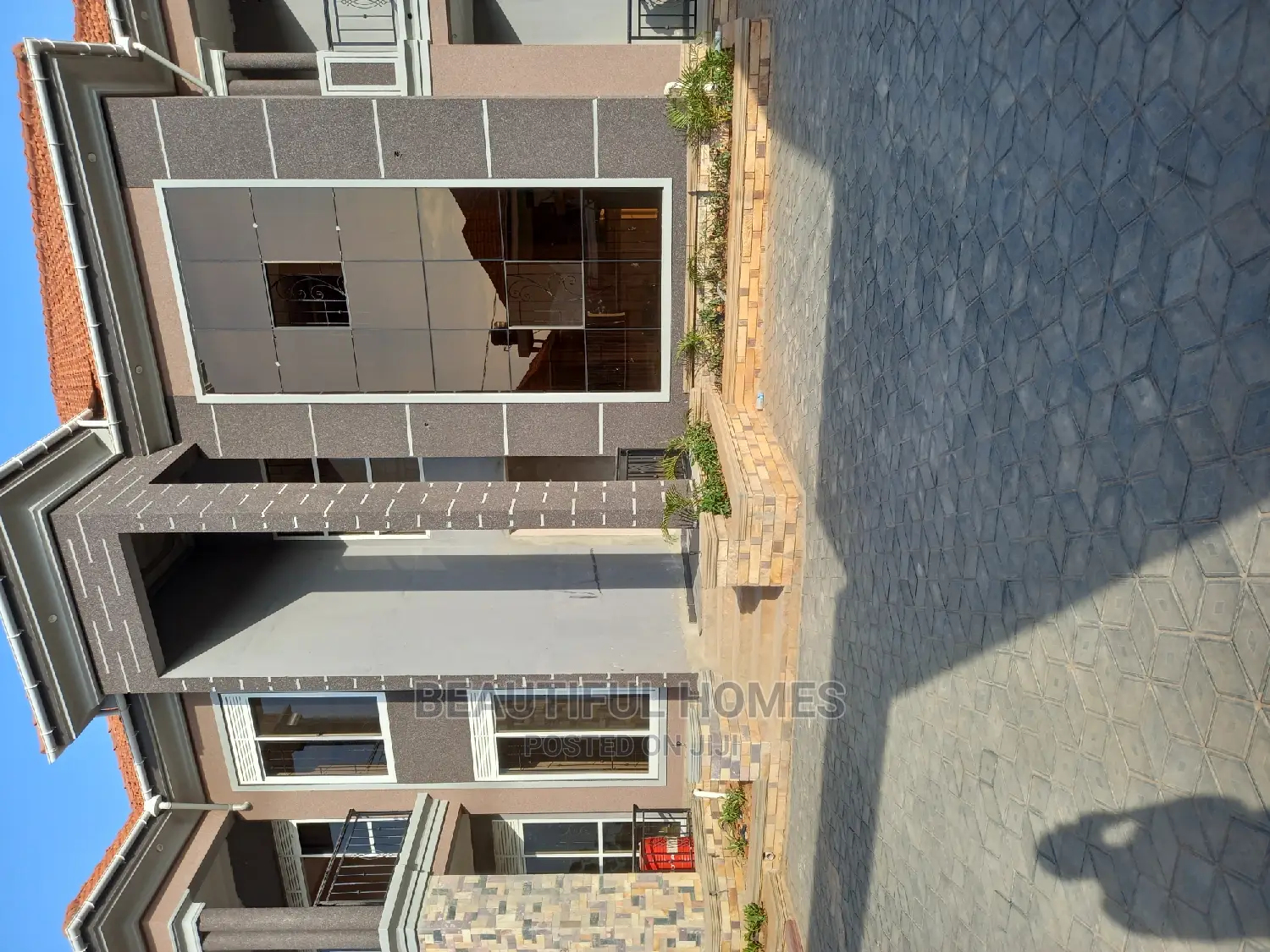Furnished 6bdrm House in Kisaasi Tarmacked, Central Division for Sale