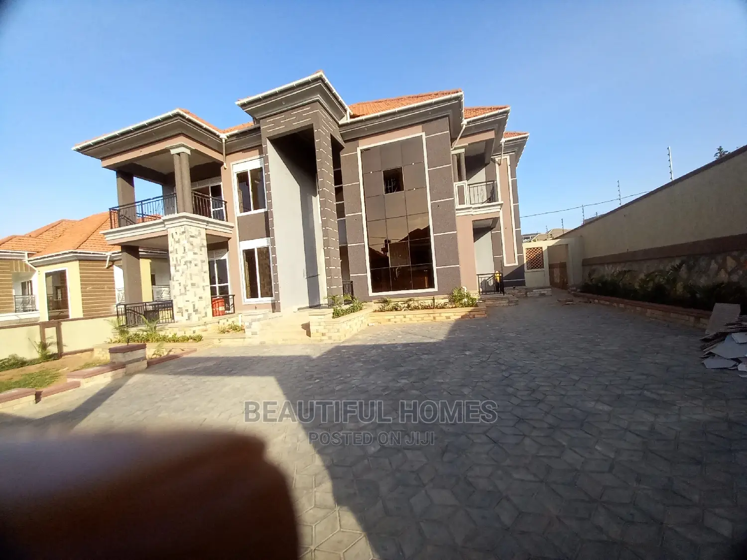 Furnished 6bdrm House in Kisaasi Tarmacked, Central Division for Sale