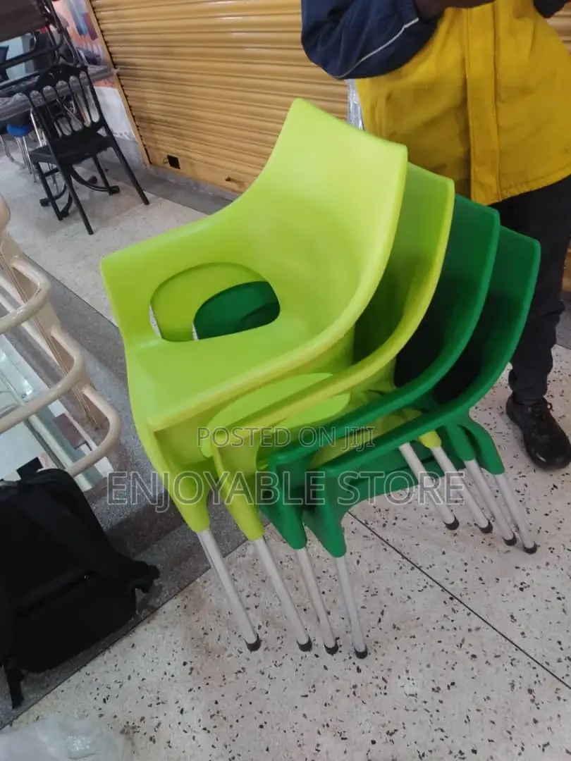 Plastic Comfortable Armed Chairs and Steel Legs