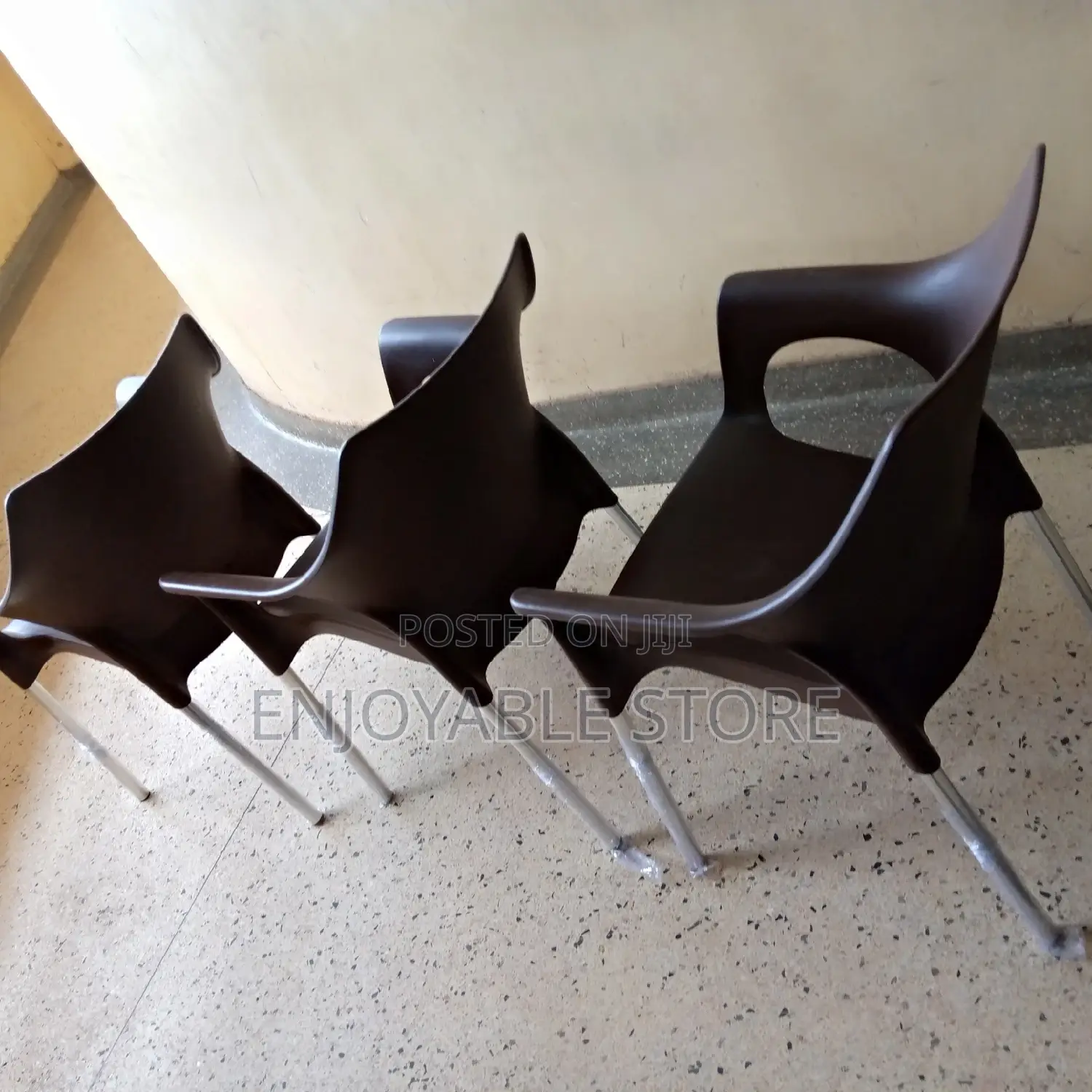 Plastic Trending Armed Chair With Steel Legs