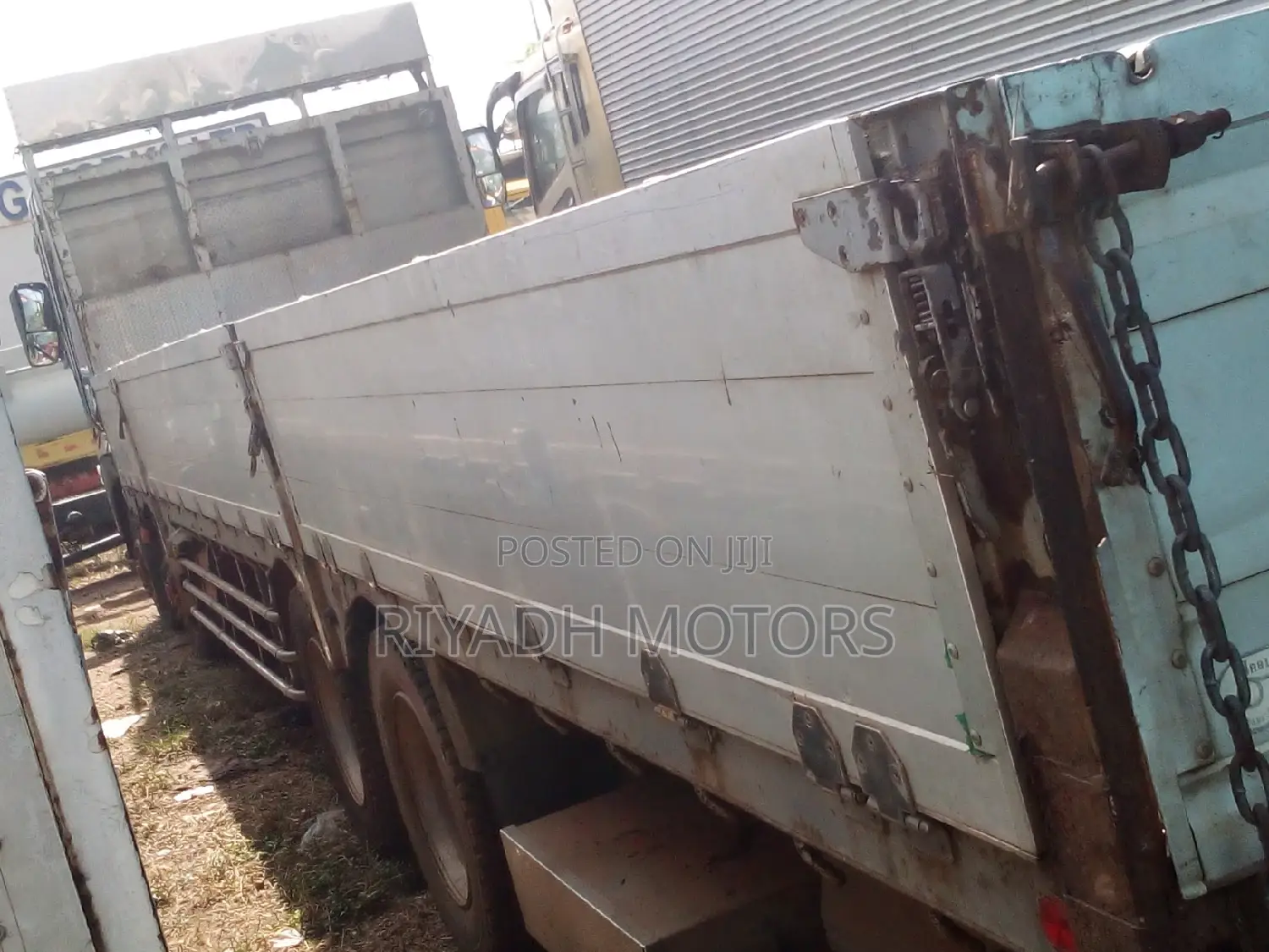 Fuso Truck 12 Tyres