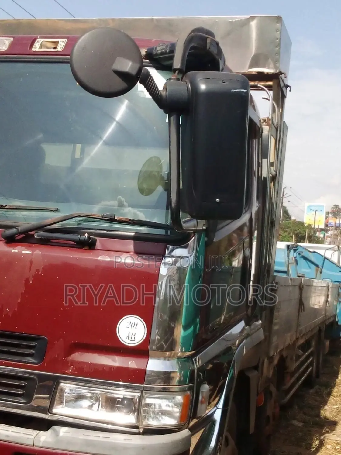 Fuso Truck 12 Tyres