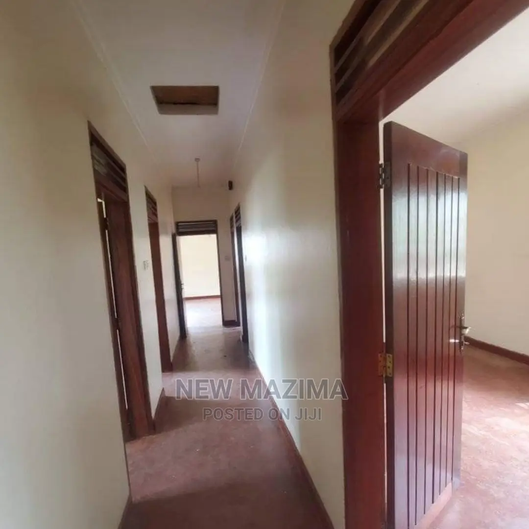 3bdrm Bungalow in Nsambya Town, Division a for Sale