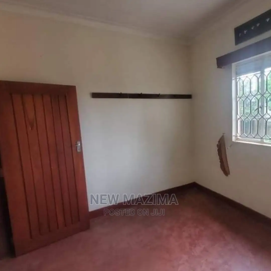 3bdrm Bungalow in Nsambya Town, Division a for Sale