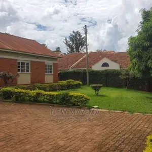 3bdrm Bungalow in Nsambya Town, Division a for Sale