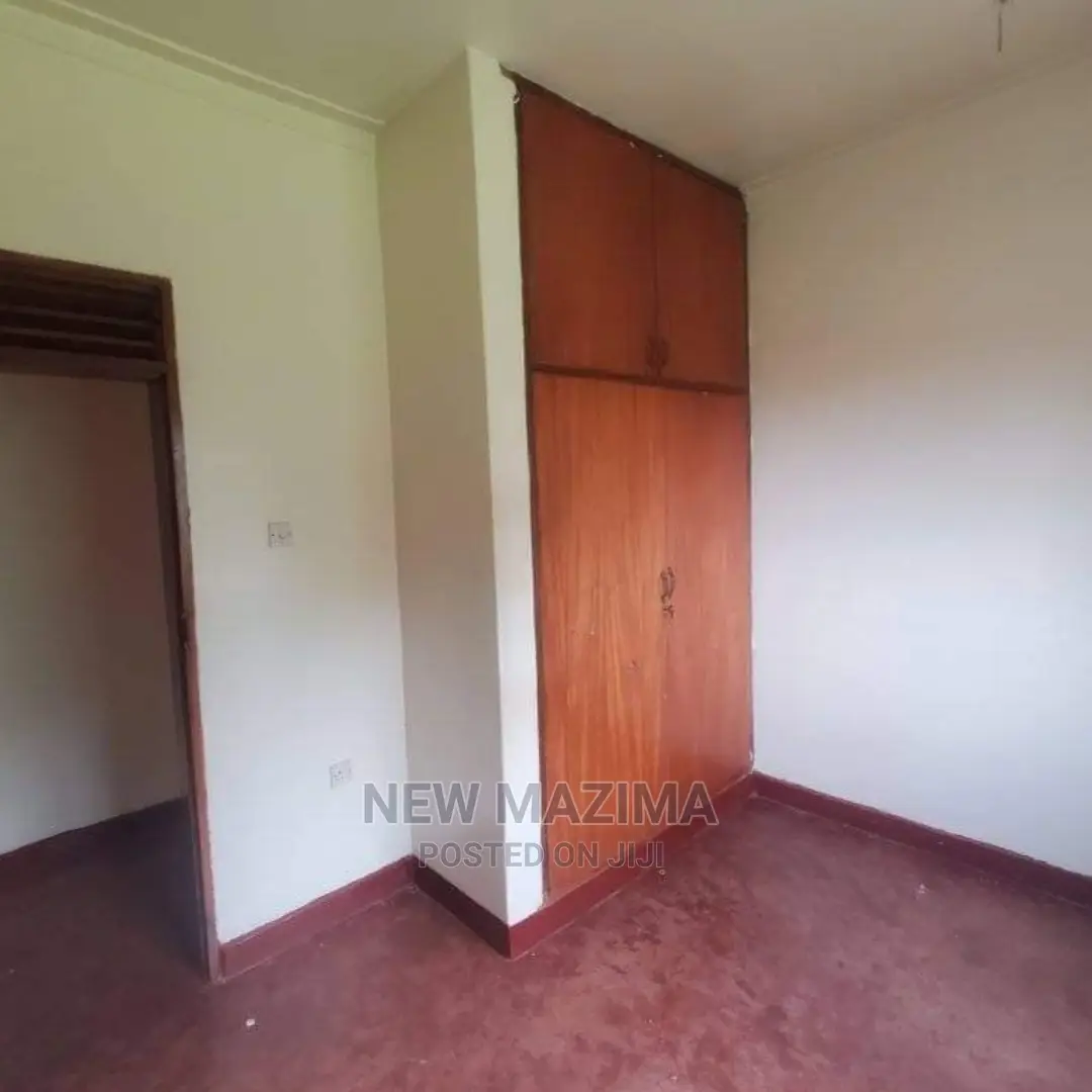 3bdrm Bungalow in Nsambya Town, Division a for Sale