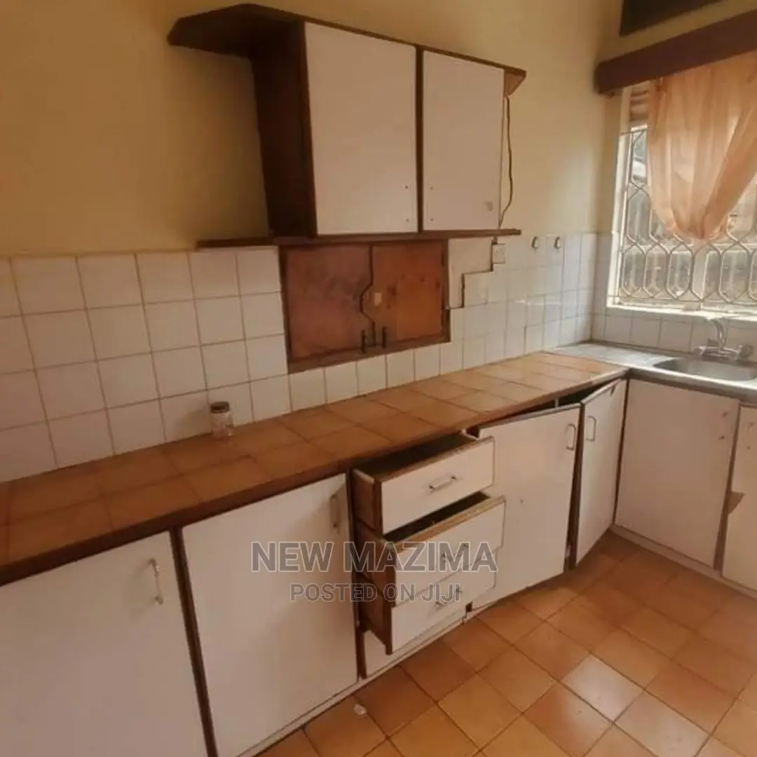 3bdrm Bungalow in Nsambya Town, Division a for Sale