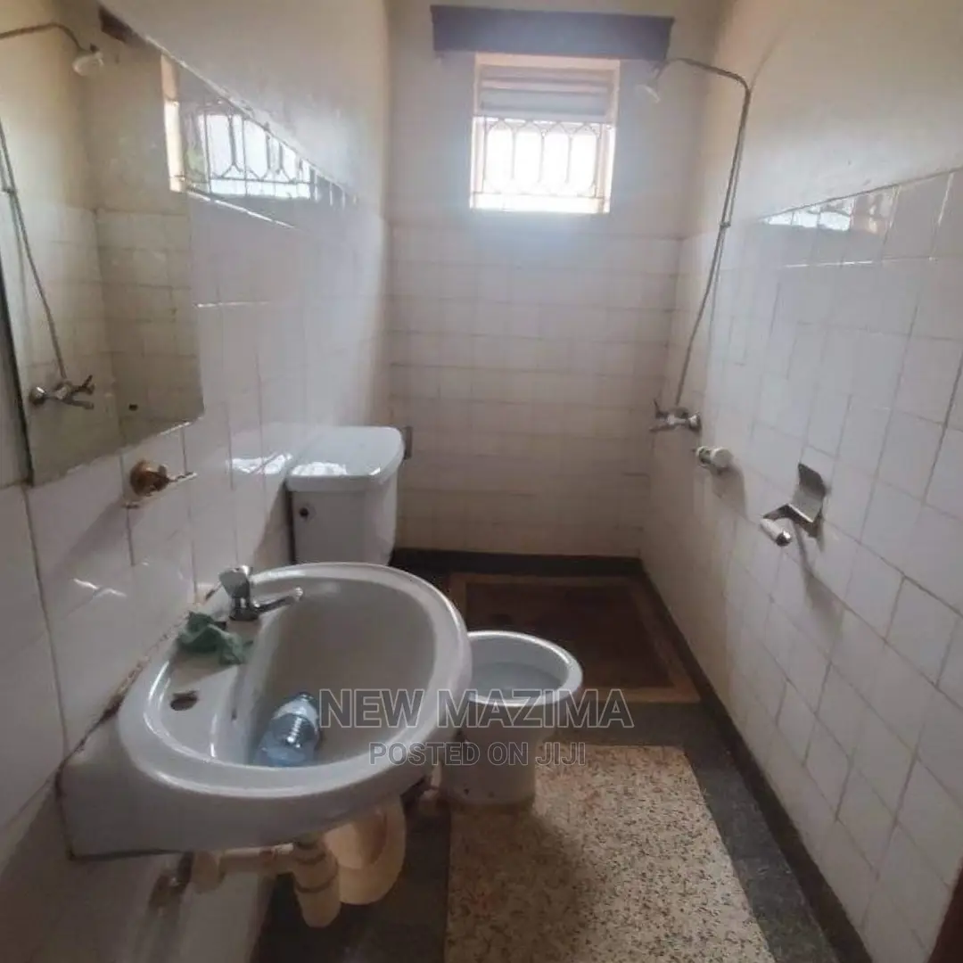 3bdrm Bungalow in Nsambya Town, Division a for Sale